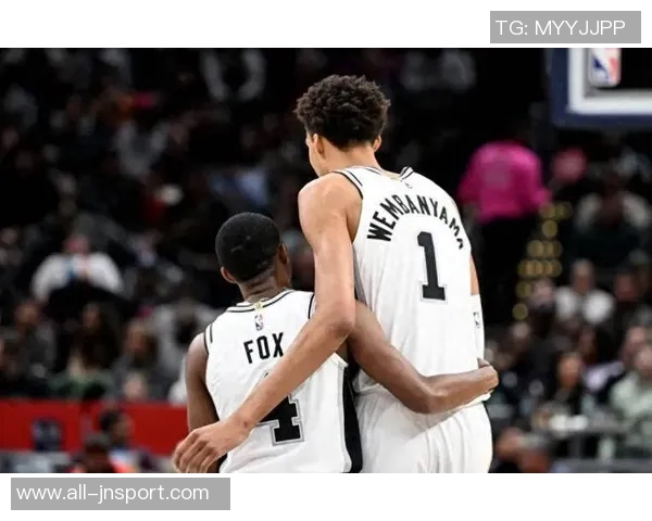 卡斯尔谈三后卫阵容福克斯哈珀球商高助球队发展