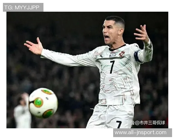 C罗手势暗示遭偷窃或将面临禁赛与罚款处罚