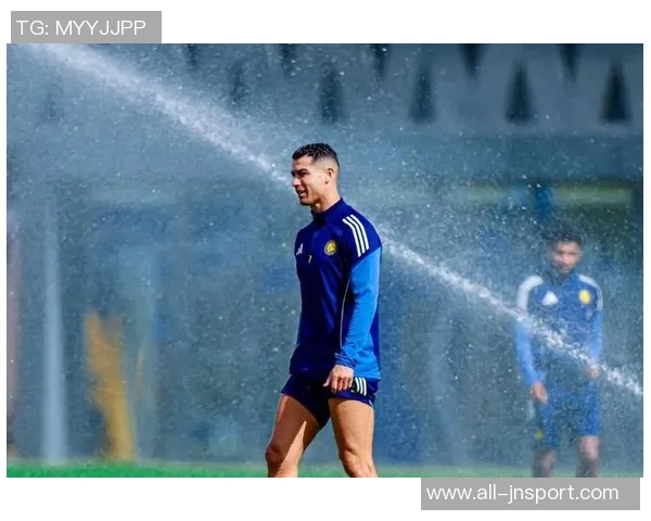 C罗手势暗示遭偷窃或将面临禁赛与罚款处罚