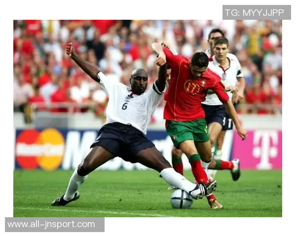 篮网队宣布签约后卫特里罗伯茨与前锋特雷斯科特共同增强阵容实力