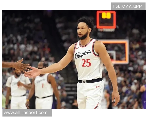 西蒙斯谈加盟开拓者与绿军的角色差异强调需适应新环境找到个人节奏