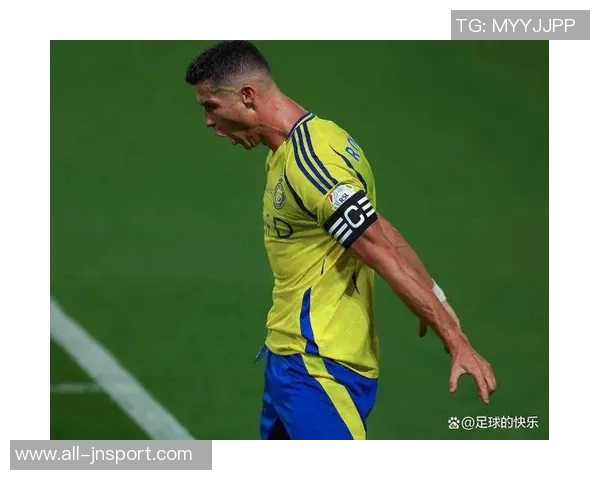 C罗赛后苦笑做偷窃手势引发热议新月锁定胜局让他倍感不满