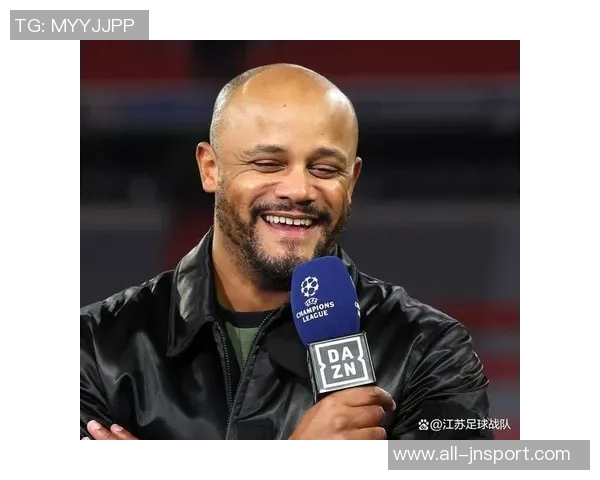 拜仁在大雪中坚持训练孔帕尼提醒球员注意安全避免冒险行为